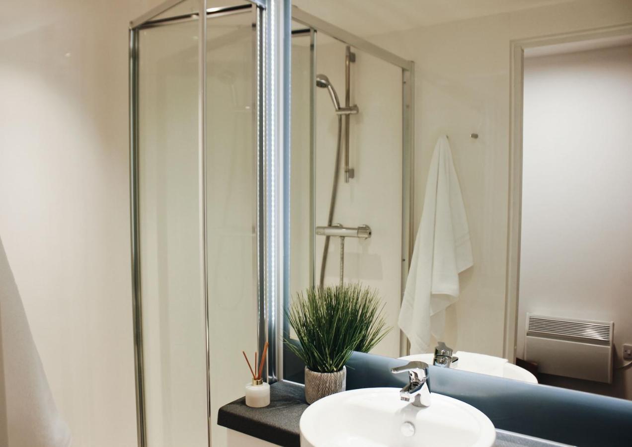 Stunning Private Ensuites At Oxford Point In Close To The * Bournemouth