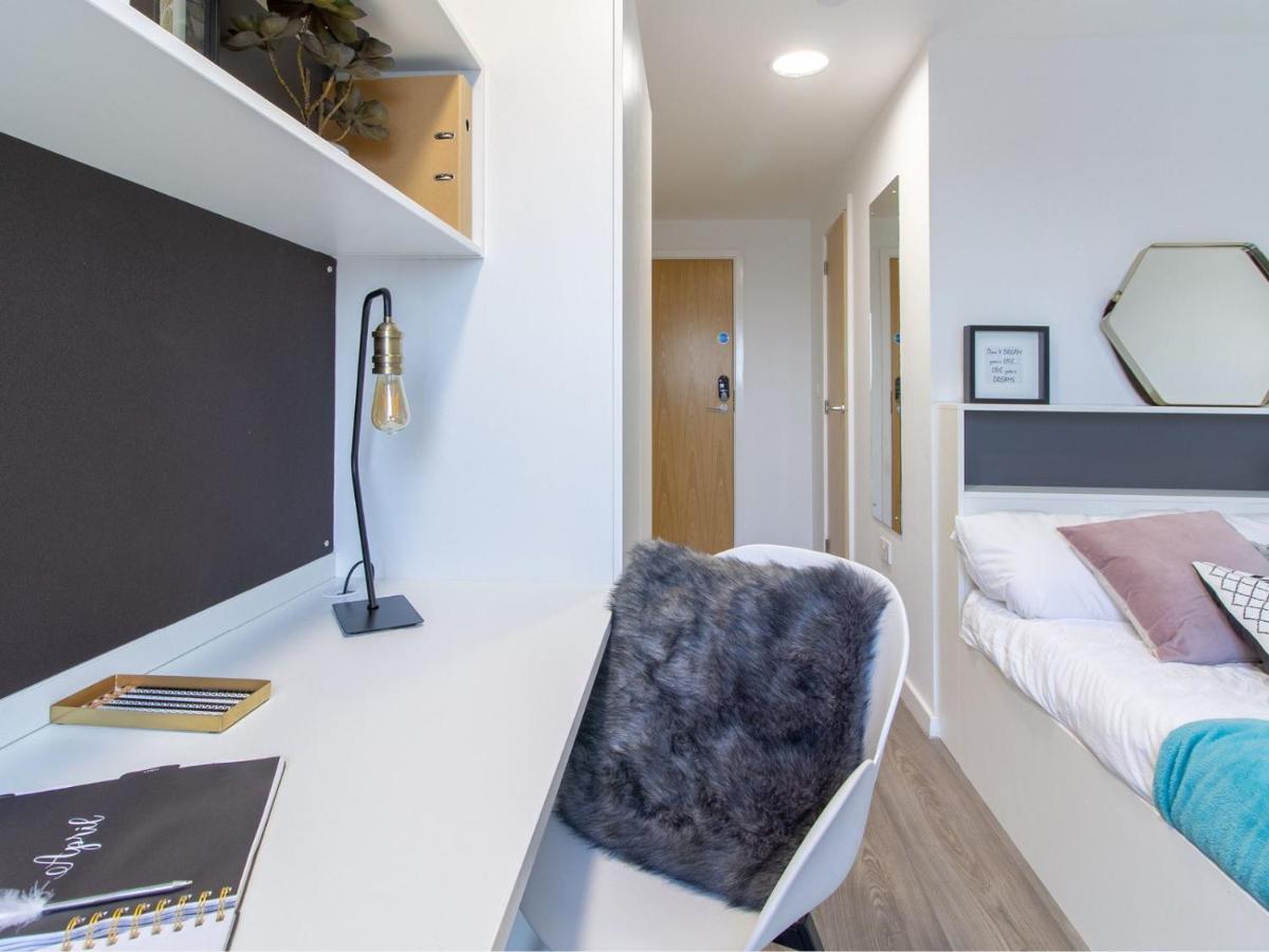 Stunning Private Ensuites At Oxford Point In Close To The Apartment
