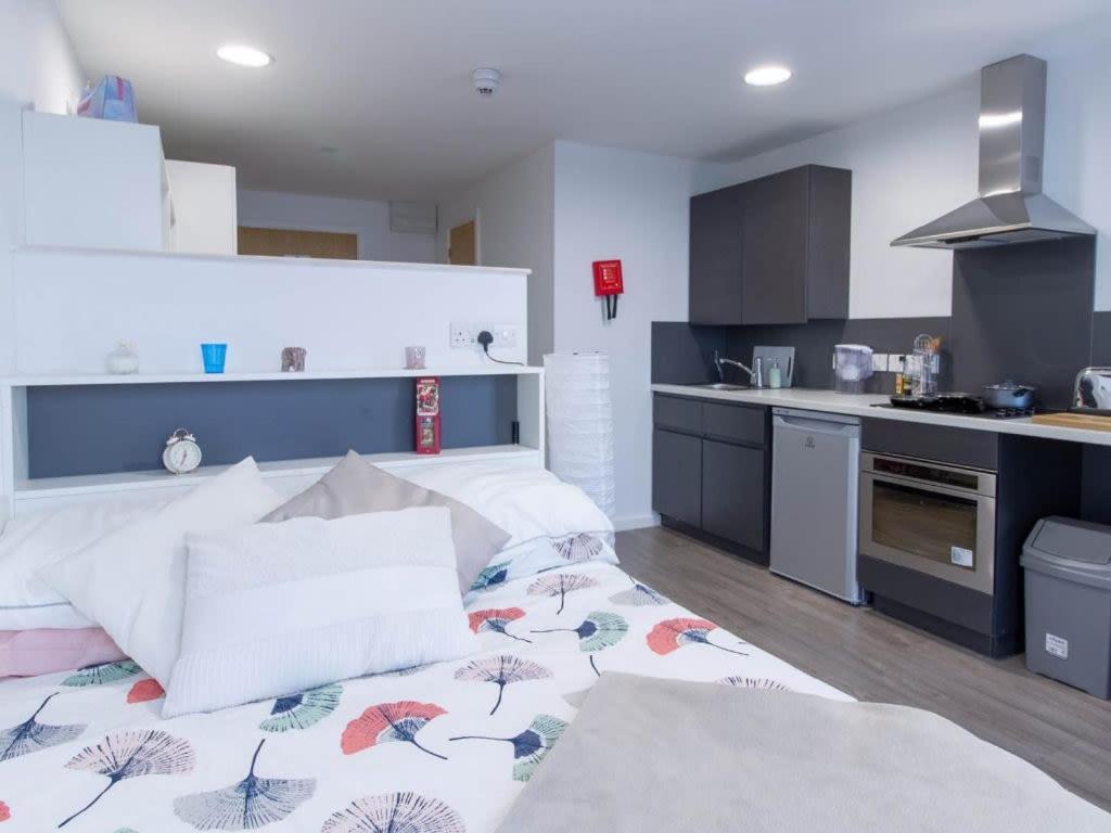 Apartment Stunning Private Ensuites At Oxford Point In Close To The *