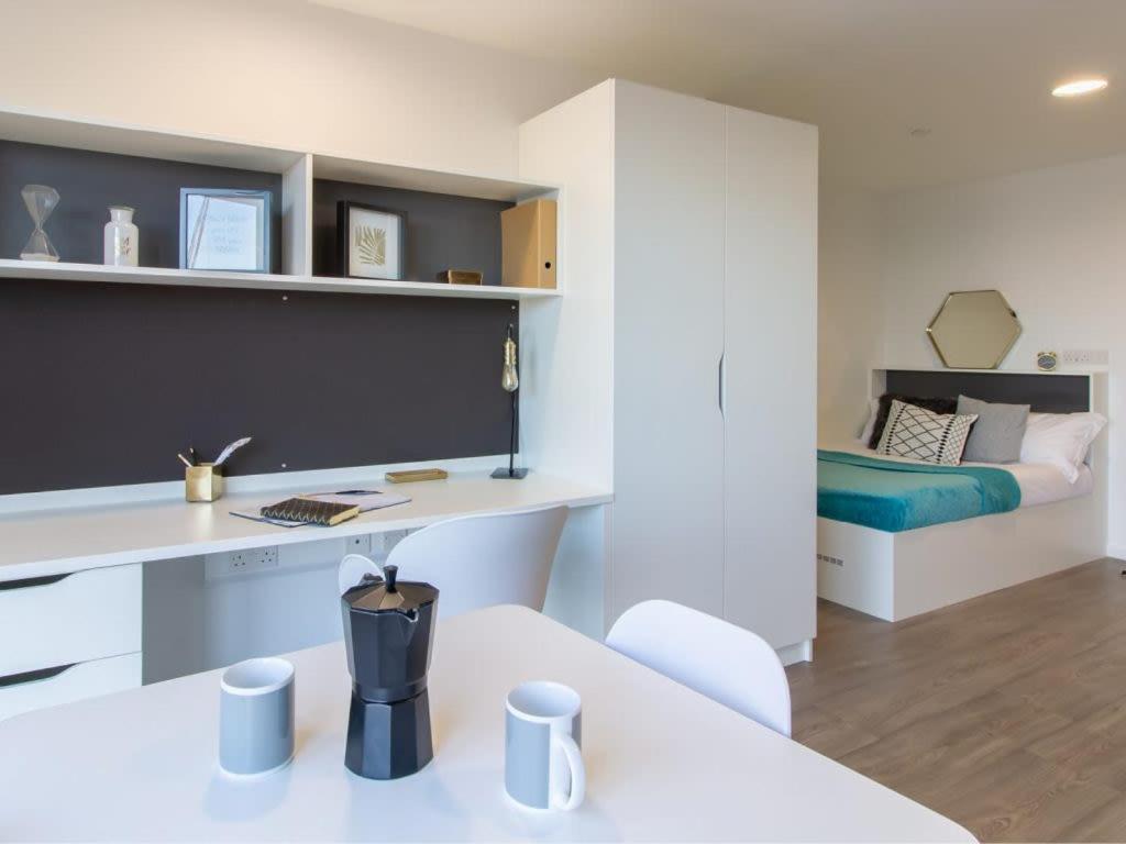 Stunning Private Ensuites At Oxford Point In Close To The *