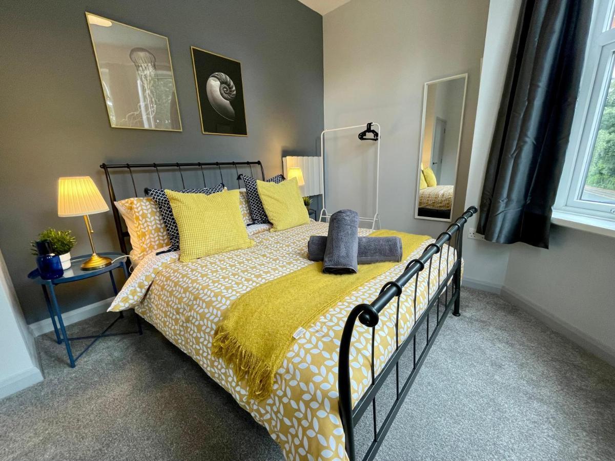 Apartment Beachside Bliss: Trendy Near Bournemouth