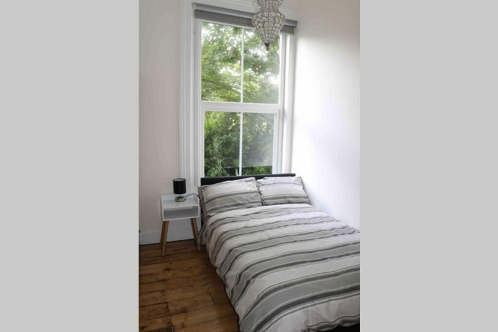 Lovely 2 Bedroom Flat Wifi Close To The