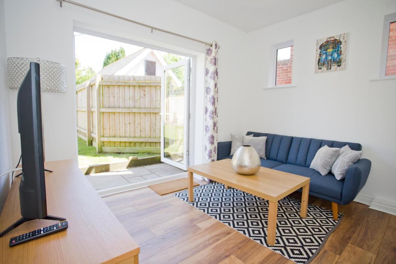 Alma Apt - 2 Bedrooms - Lovely Garden And Free Parking *