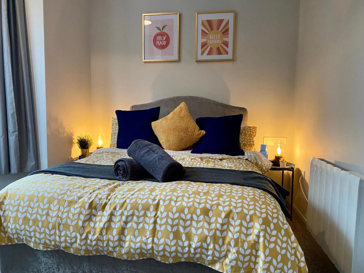 Funky Retreat: Stylish Near *