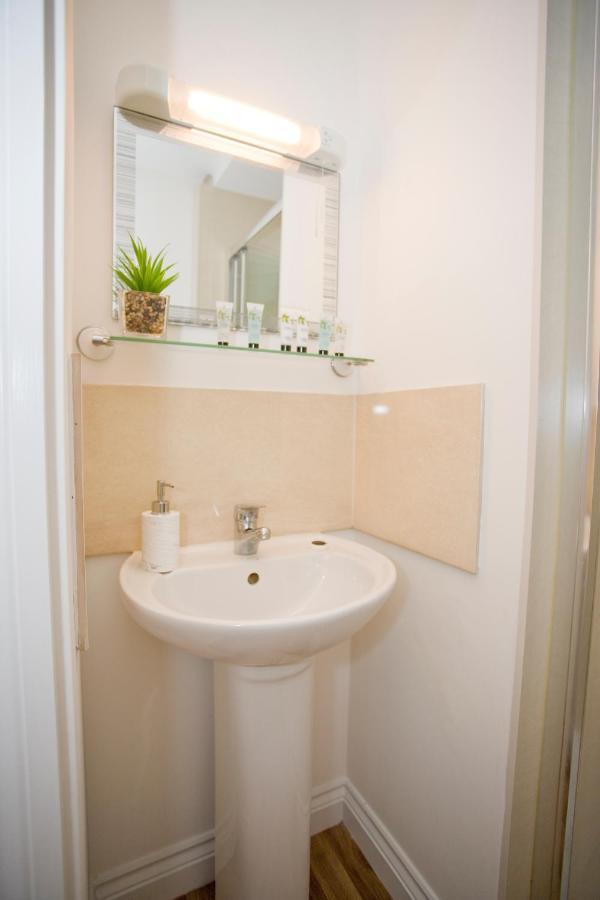 Alma Apt - 2 Bedrooms - Lovely Garden And Free Parking Apartment *