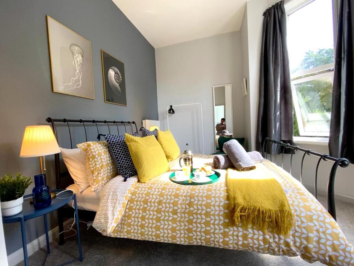 Apartment Beachside Bliss: Trendy Near *