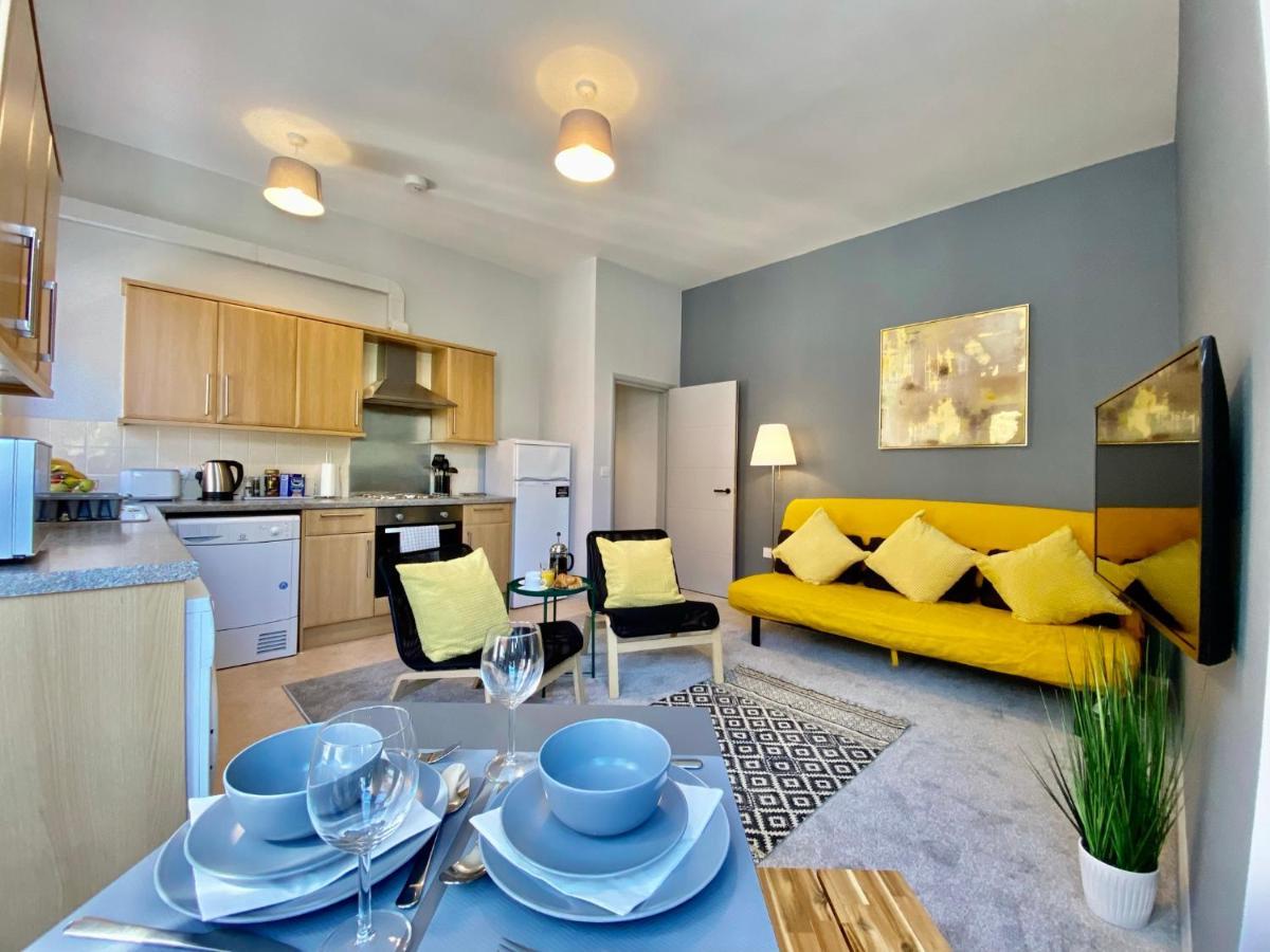 Beachside Bliss: Trendy Near *