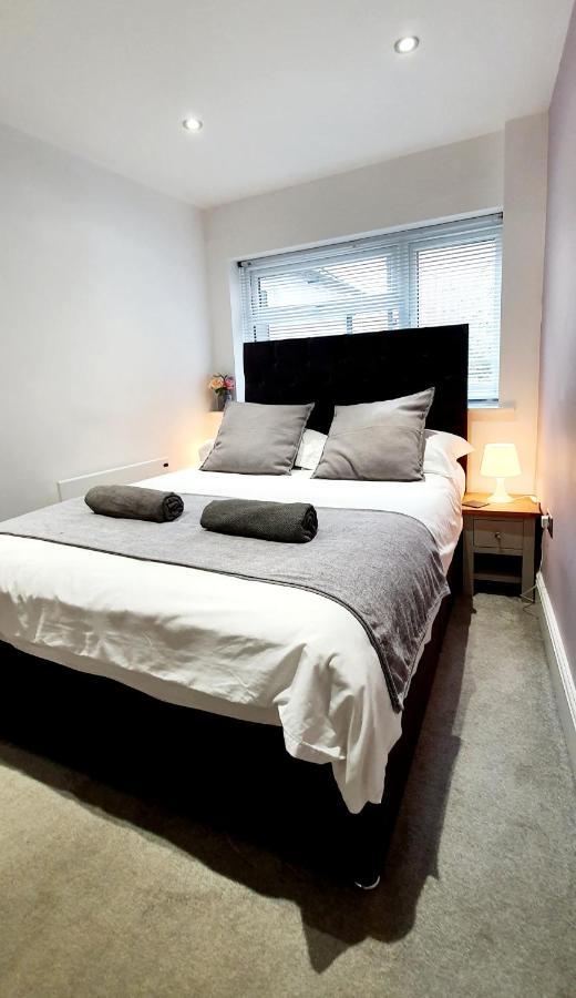 Superb 2 Beds 2 Baths New W/ Garden+patio * Bournemouth