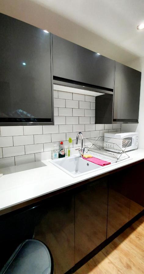 Apartment Superb 2 Beds 2 Baths New W/ Garden+patio *