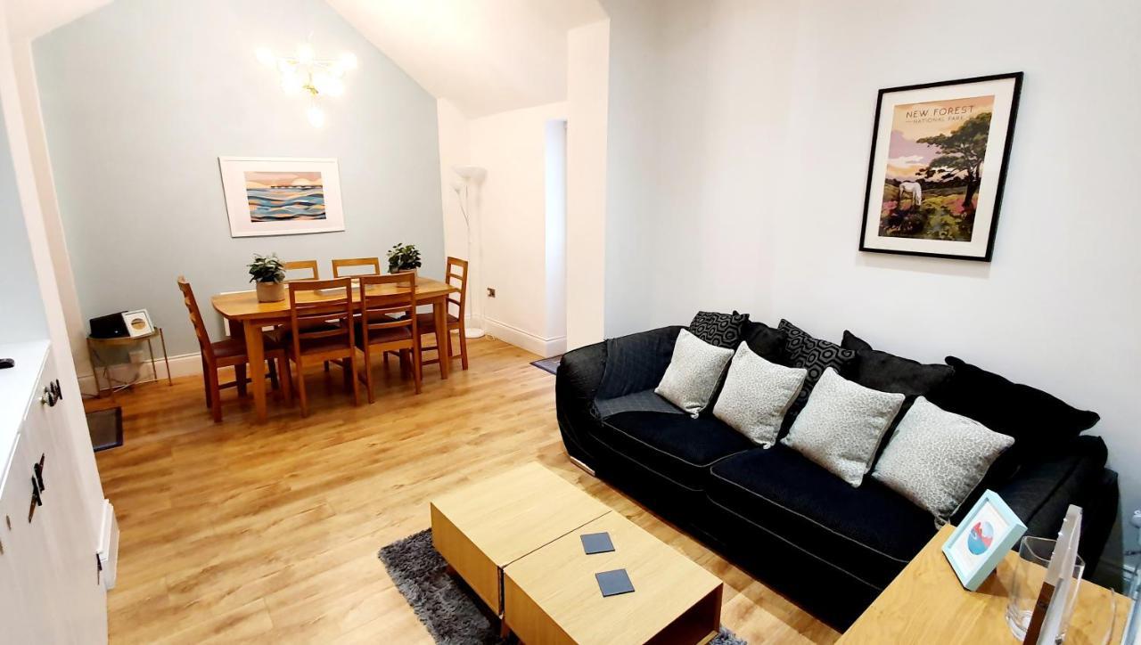 Superb 2 Beds 2 Baths New W/ Garden+patio Apartment