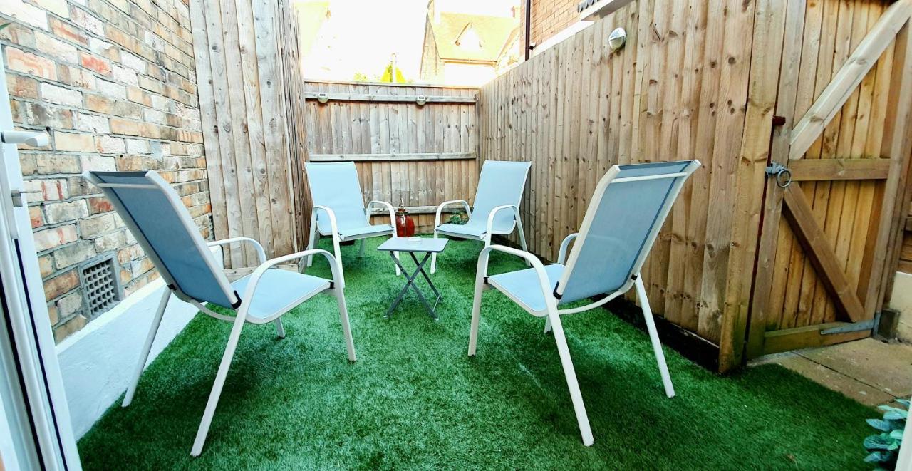Apartment Superb 2 Beds 2 Baths New W/ Garden+patio