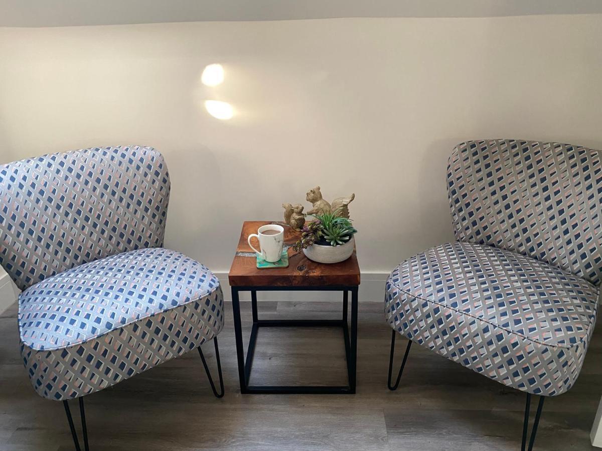 Beautifully Furnished 1 Bed Town Centre