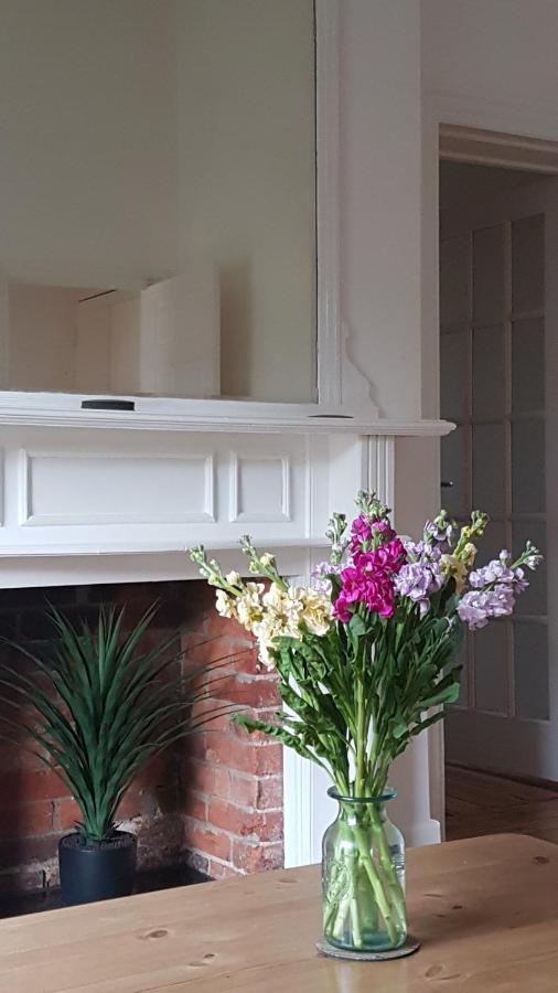 Lovely 2 Bedroom Flat Wifi Close To The Apartment *