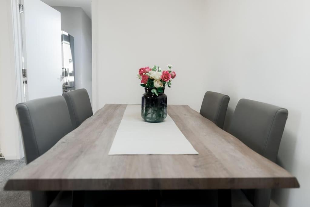 Spacious 2 Bed 800 Metres From The *