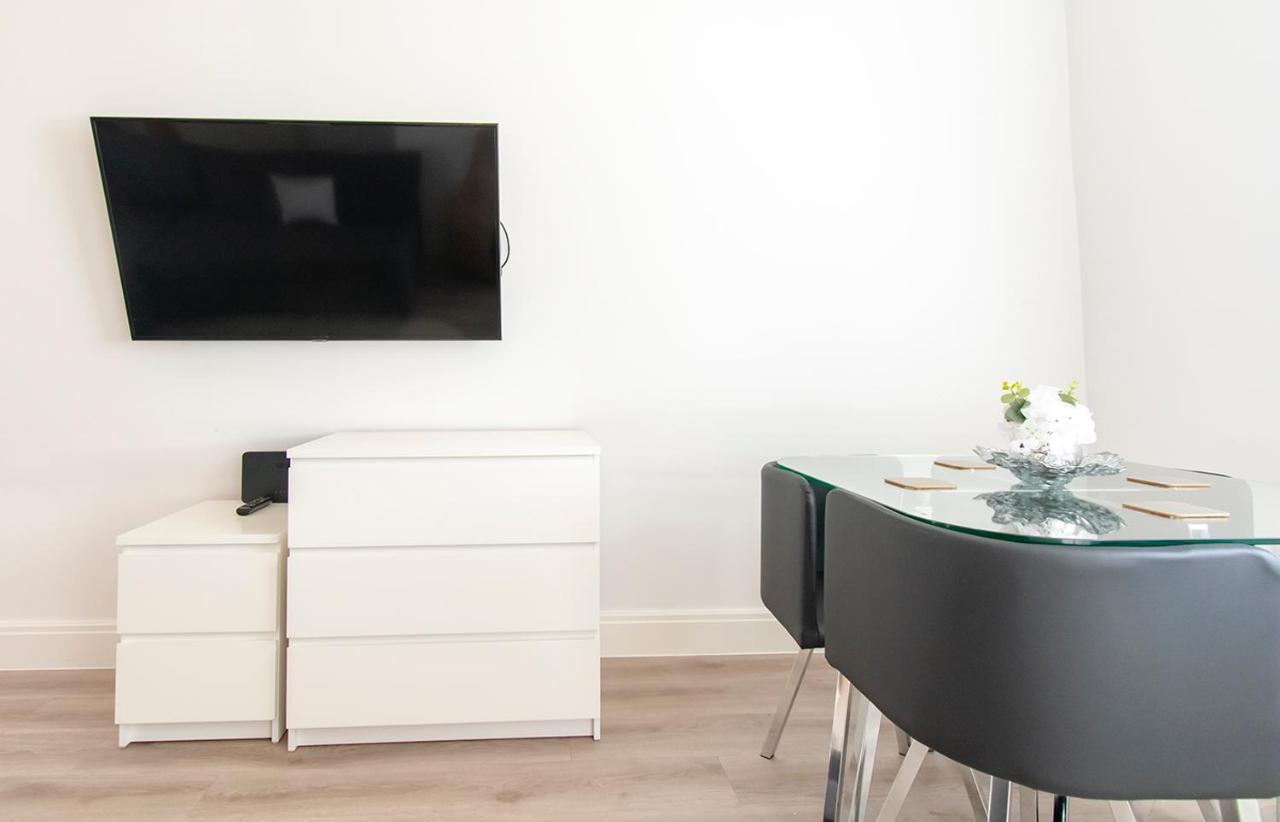Modern 1 Bed Flat 2 Mins Walk From Restaurants Bars Clubs & Beach! Wow! Apartment Bournemouth