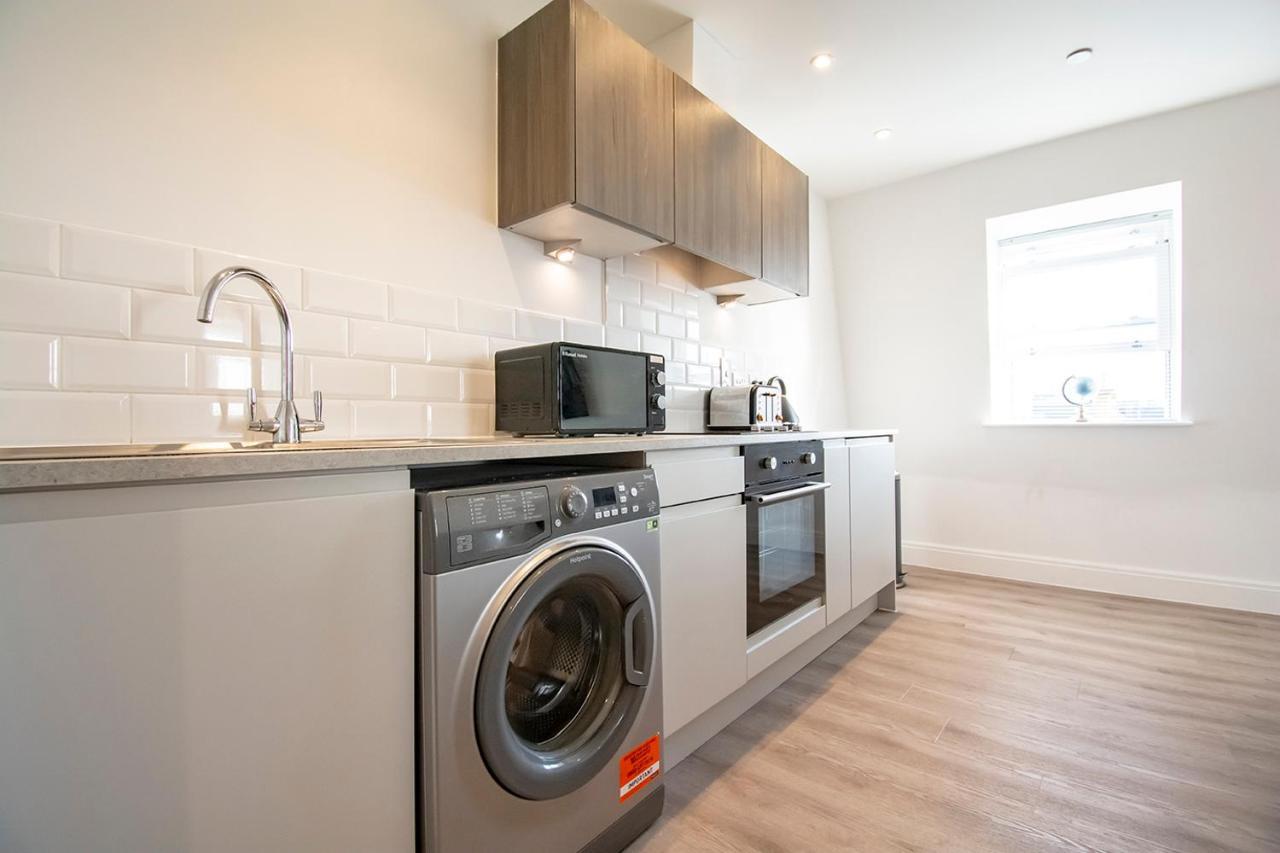 Modern 1 Bed Flat 2 Mins Walk From Restaurants Bars Clubs & Beach! Wow!
