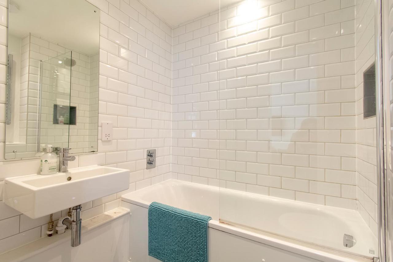 Apartment Modern 1 Bed Flat 2 Mins Walk From Restaurants Bars Clubs & Beach! Wow! *