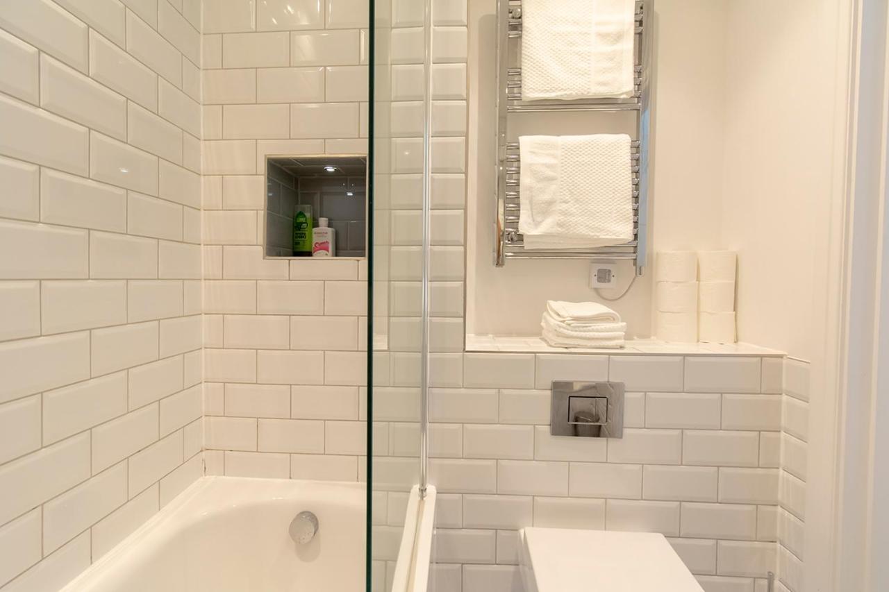 Modern 1 Bed Flat 2 Mins Walk From Restaurants Bars Clubs & Beach! Wow!