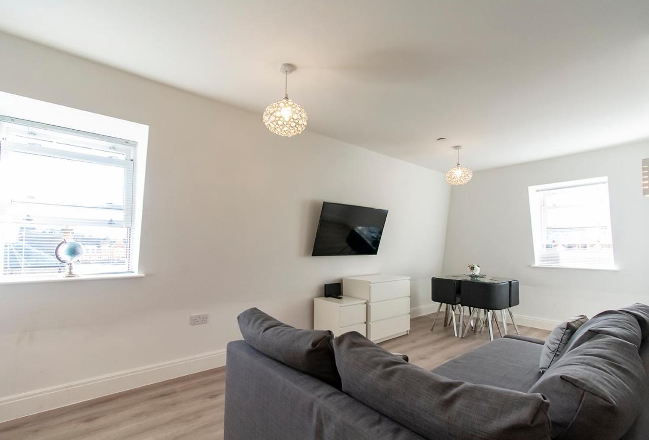 Modern 1 Bed Flat 2 Mins Walk From Restaurants Bars Clubs & Beach! Wow! Apartment *