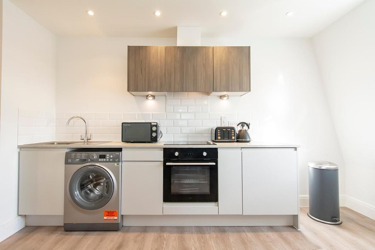 Modern 1 Bed Flat 2 Mins Walk From Restaurants Bars Clubs & Beach! Wow! Apartment Bournemouth