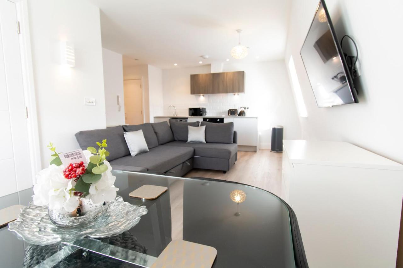Apartment Modern 1 Bed Flat 2 Mins Walk From Restaurants Bars Clubs & Beach! Wow! *