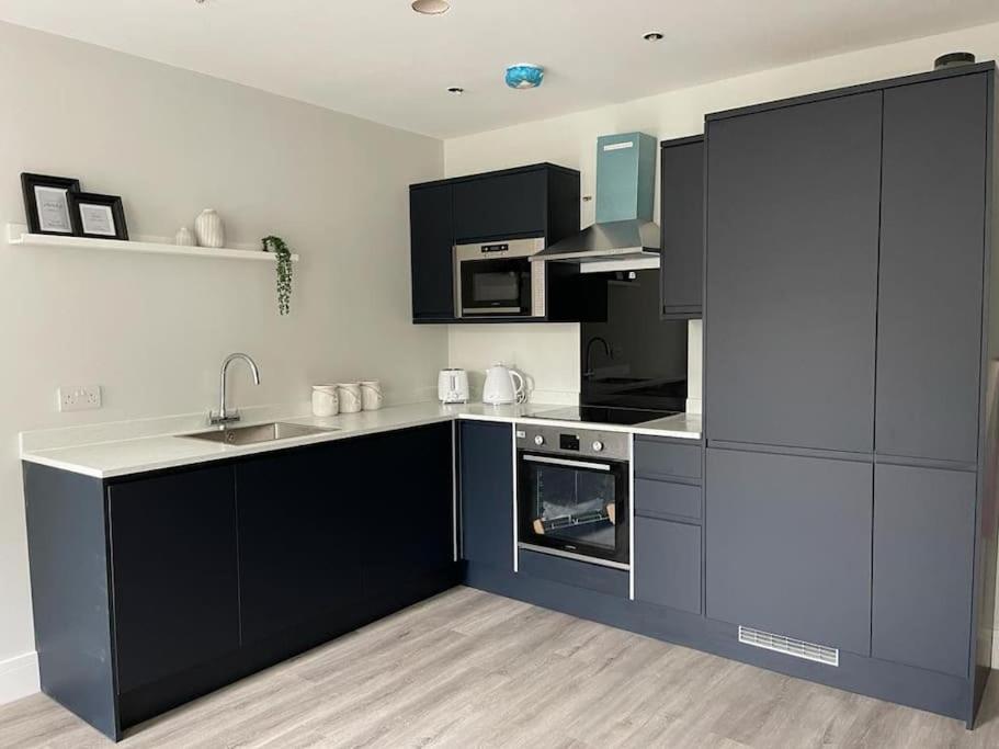 Apartment Bright, Vibrant New 1 Bedroom Town Centre Parking *