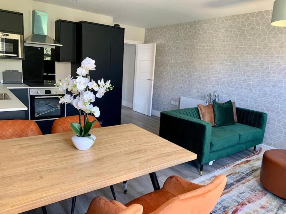 Apartment Bright, Vibrant New 1 Bedroom Town Centre Parking *