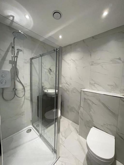 Bright, Vibrant New 1 Bedroom Town Centre Parking Bournemouth