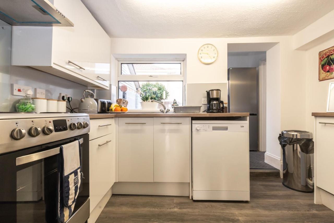 5-bedroom Kings House With Garden L Spacious L Close To The Centre L Shops L Restaurants *
