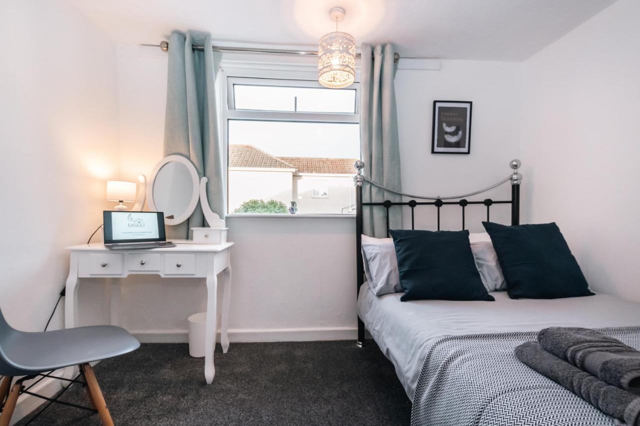 5-bedroom Kings House With Garden L Spacious L Close To The Centre L Shops L Restaurants Holiday home *