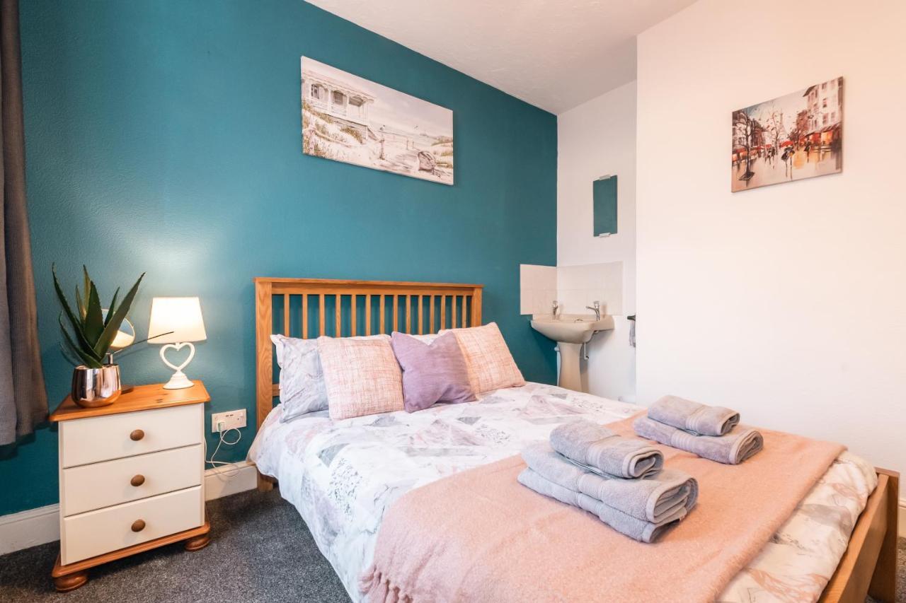 5-bedroom Kings House With Garden L Spacious L Close To The Centre L Shops L Restaurants *
