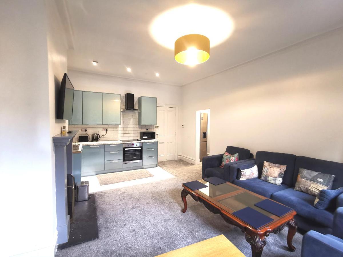 Flat-b, 4 Adults, 20 Mins To Beach, Netflix, Wifi, Sleeps 4 Adults Bournemouth