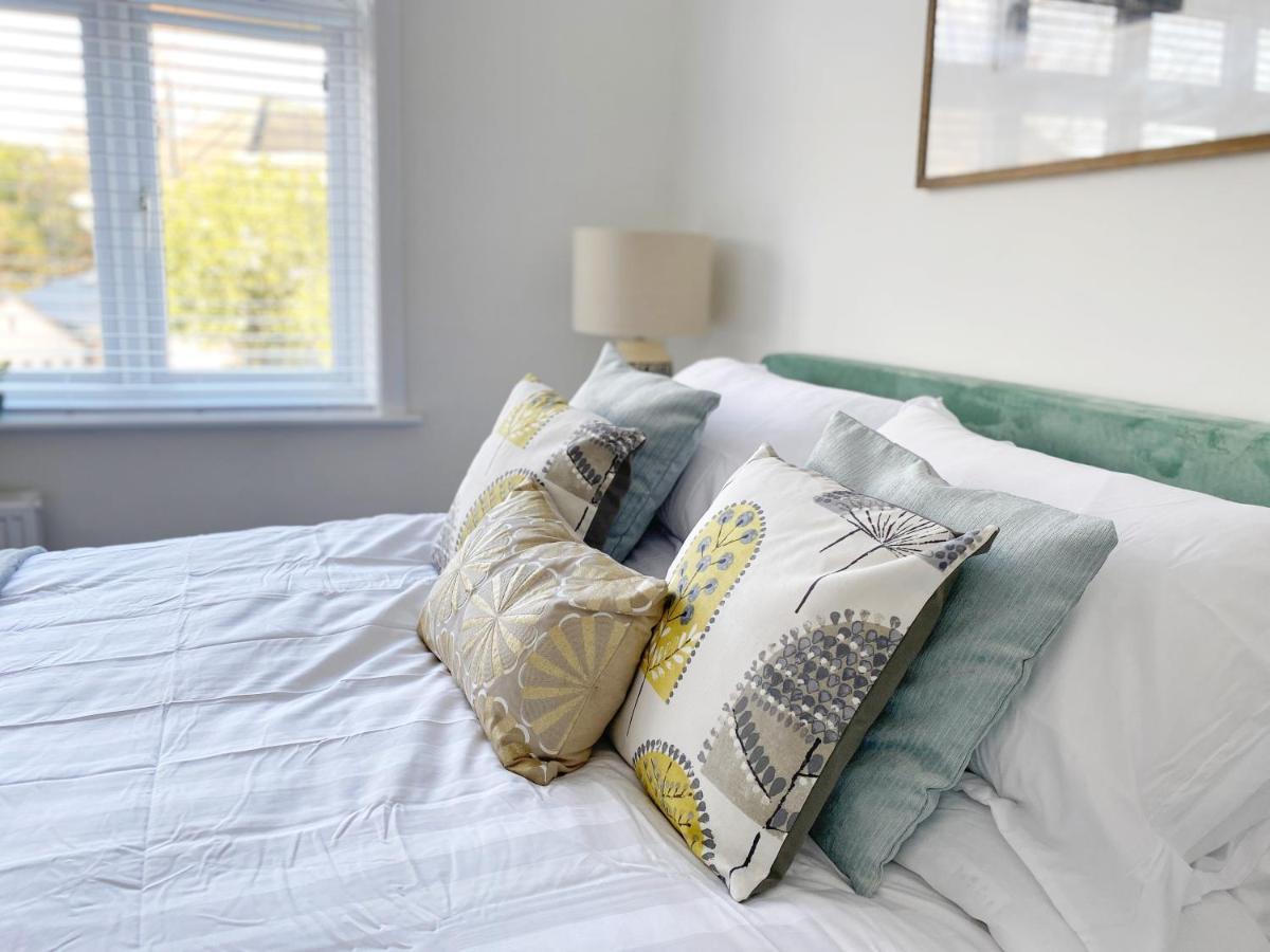 Apartment Coastal Breeze - Beautiful Two Bedroom With Free Parking Near Local Beaches