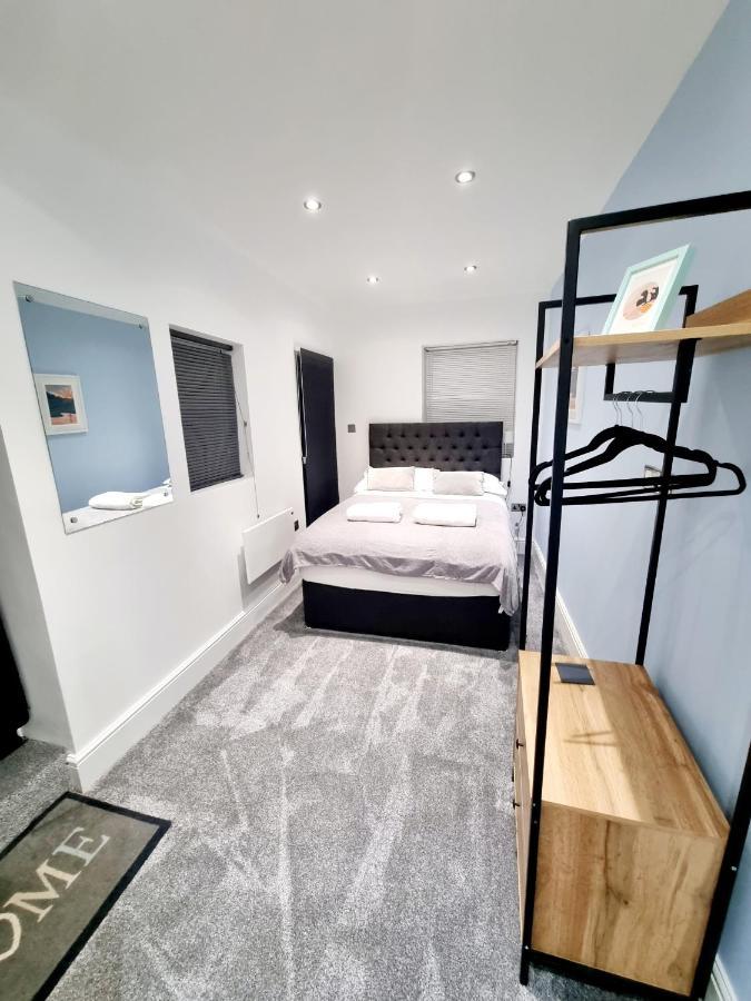 Apartment Superb 2 Beds 2 Baths New W/ Garden+patio *