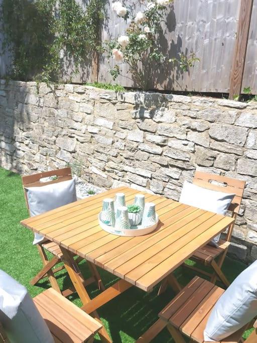 Apartment Large Family Apartment, Walking Distance To With Private Garden & Parking *