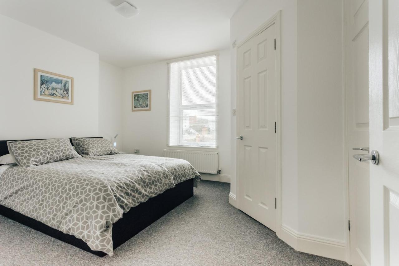 Modern Two Bedroom Apartment - Prime Location - Family - Business - Short Breaks Getaway Apartment Bournemouth