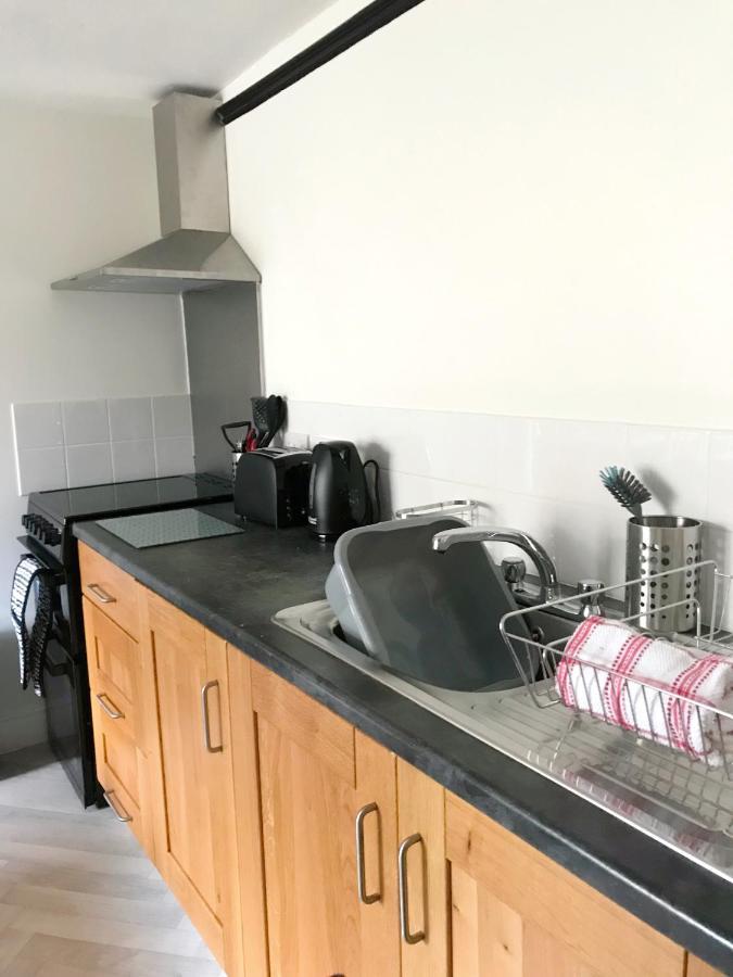 The Hut - 1 Bedroom Near The