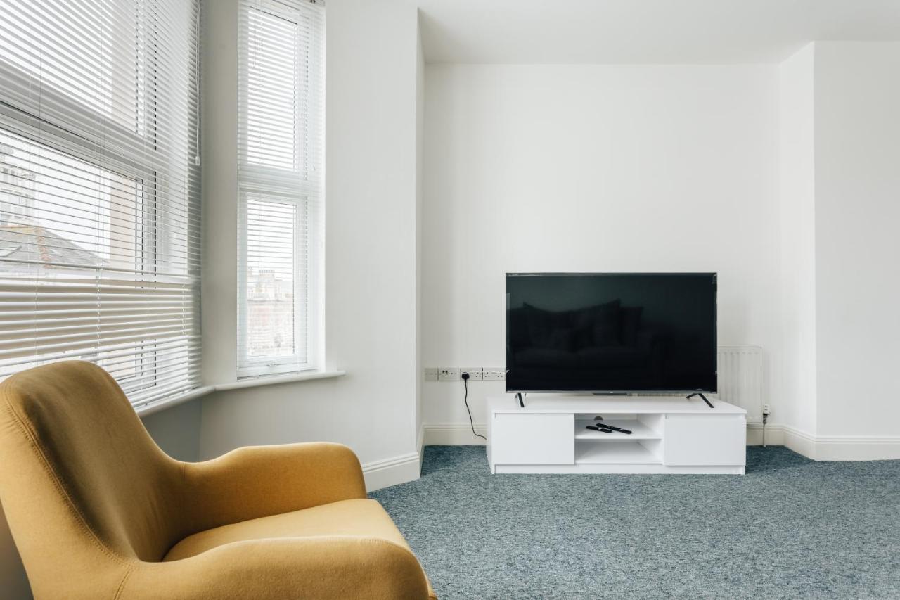 Apartment Modern Two Bedroom Apartment - Prime Location - Family - Business - Short Breaks Getaway