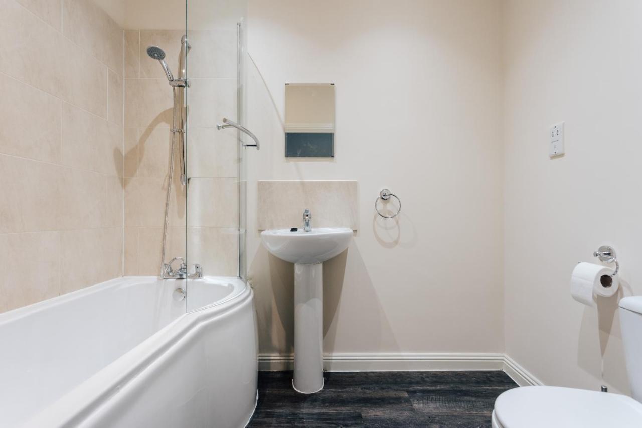 Modern Two Bedroom Apartment - Prime Location - Family - Business - Short Breaks Getaway * Bournemouth