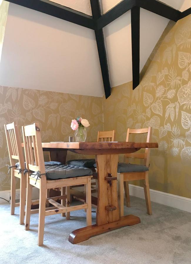 The Hut - 1 Bedroom Near The