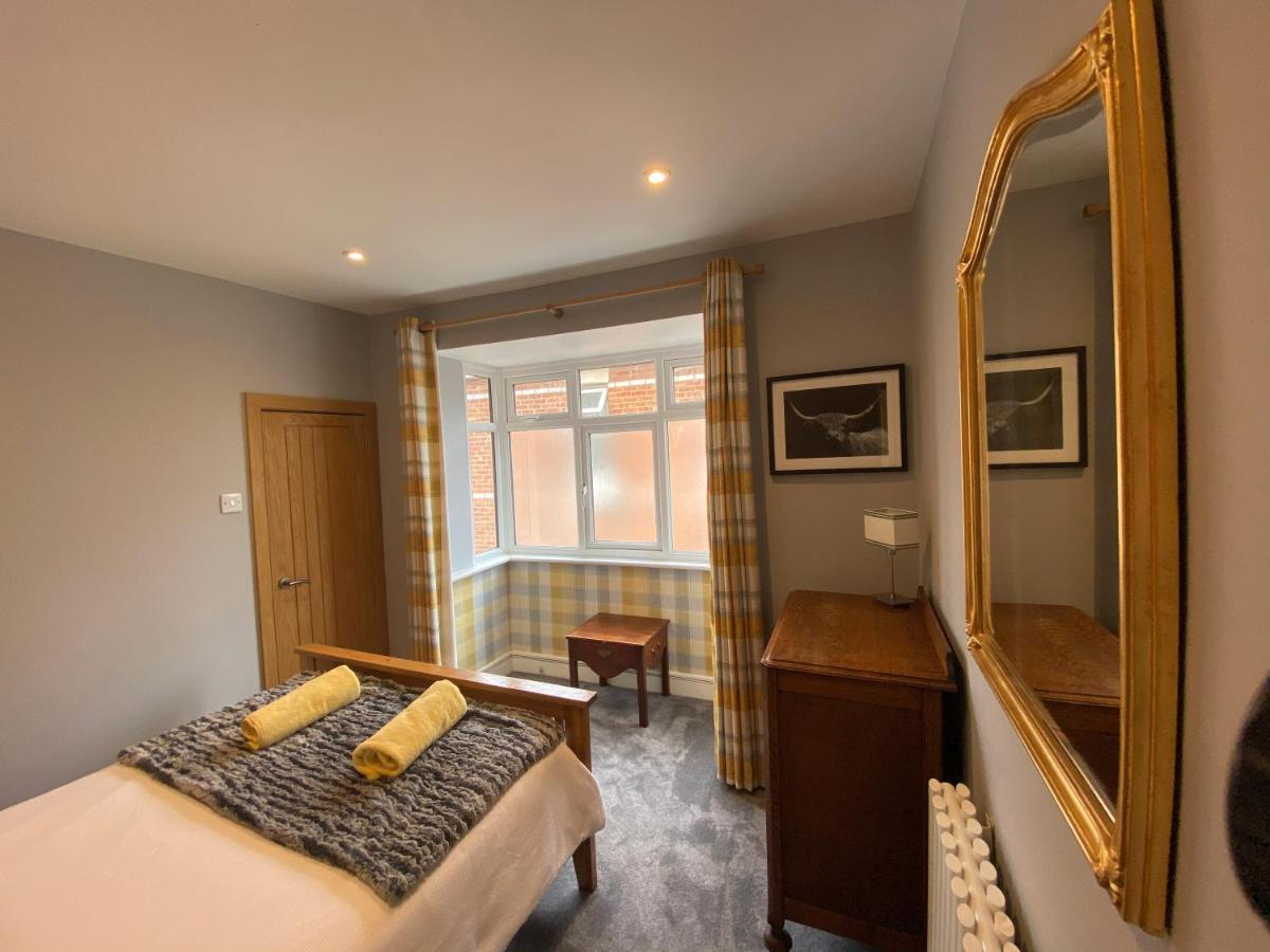 Holiday home Charming 3 Bed House And Garden, Pet Friendly *