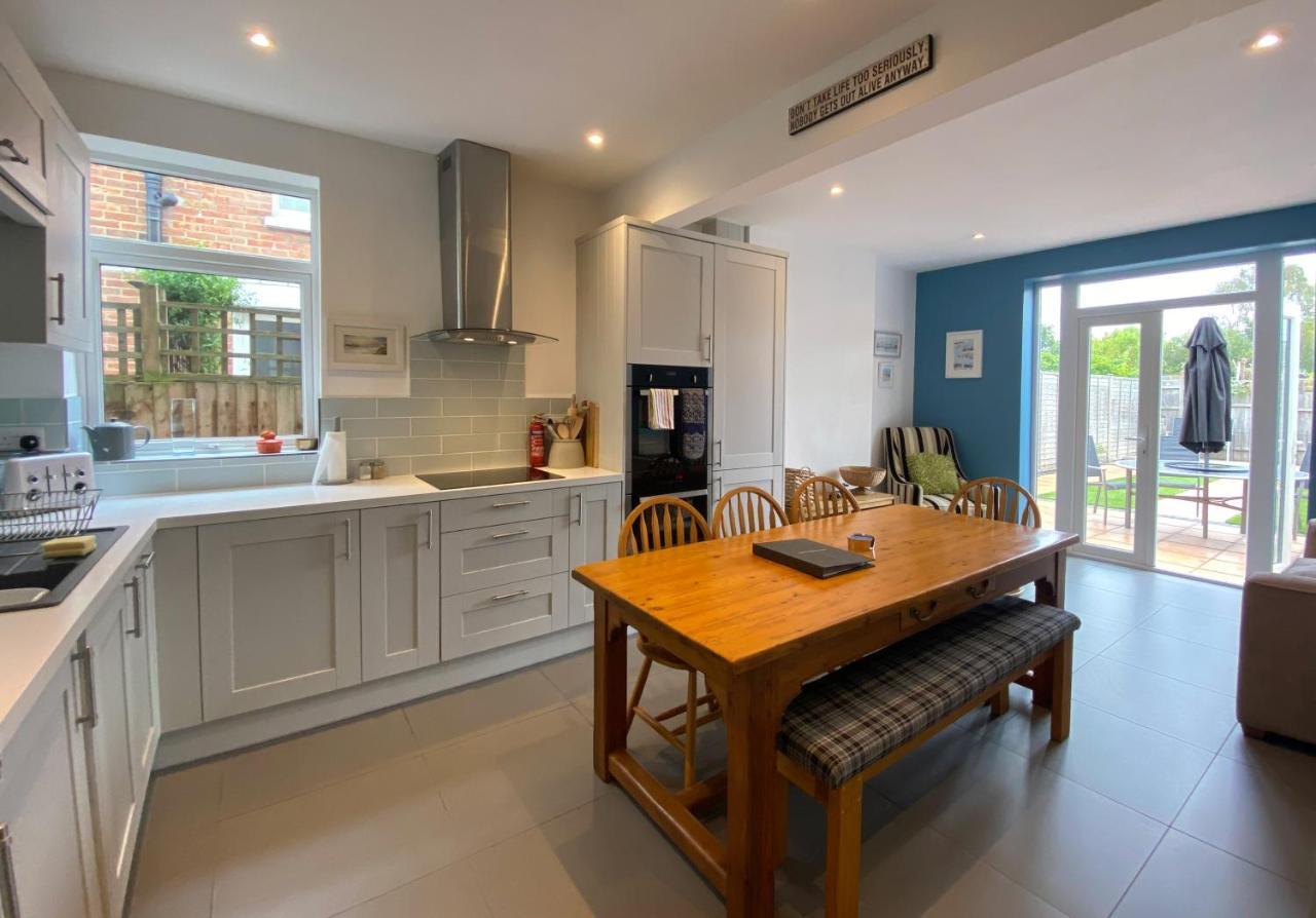 Holiday home Charming 3 Bed House And Garden, Pet Friendly Bournemouth