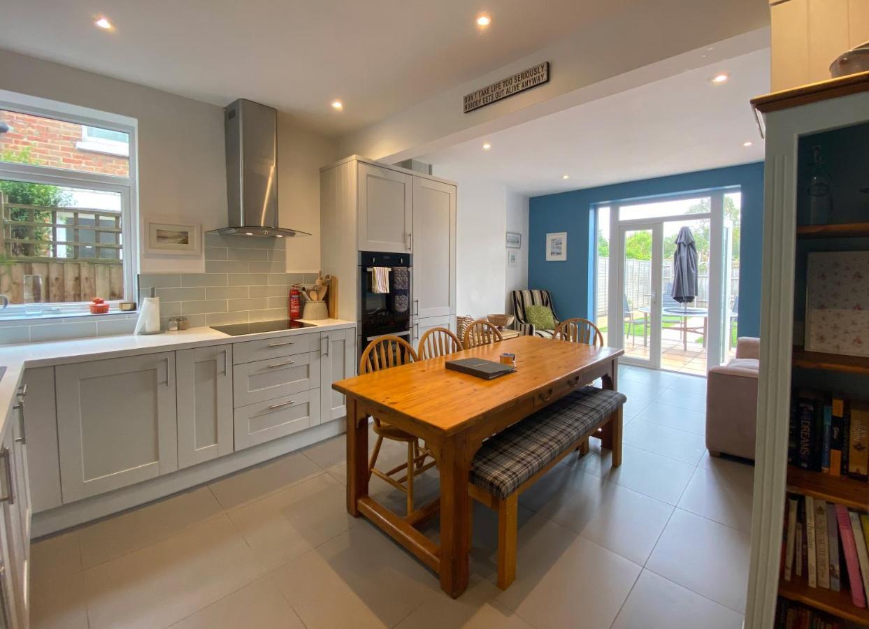Charming 3 Bed House And Garden, Pet Friendly * Bournemouth