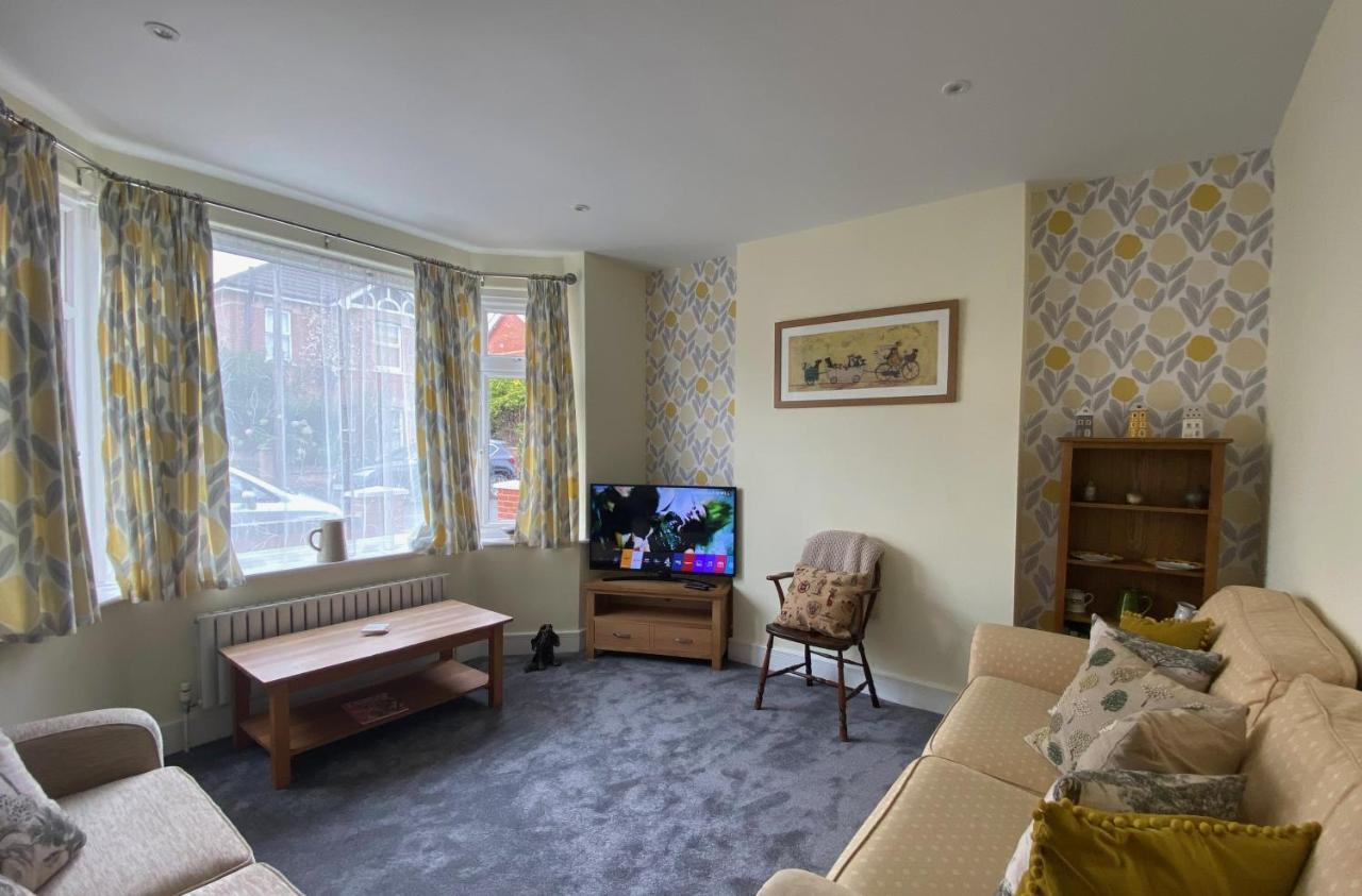 Charming 3 Bed House And Garden, Pet Friendly Holiday home