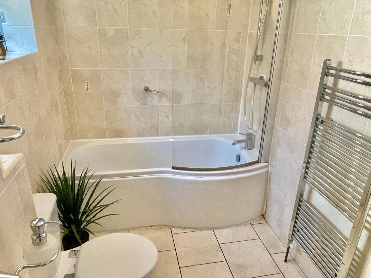 Cozy Two Bedroom - A Stroll From Gardens To - With Parking Bournemouth