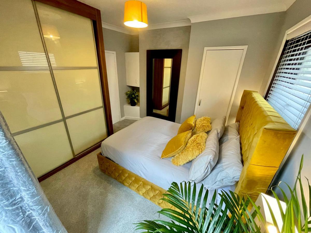 Cozy Two Bedroom - A Stroll From Gardens To - With Parking Apartment Bournemouth