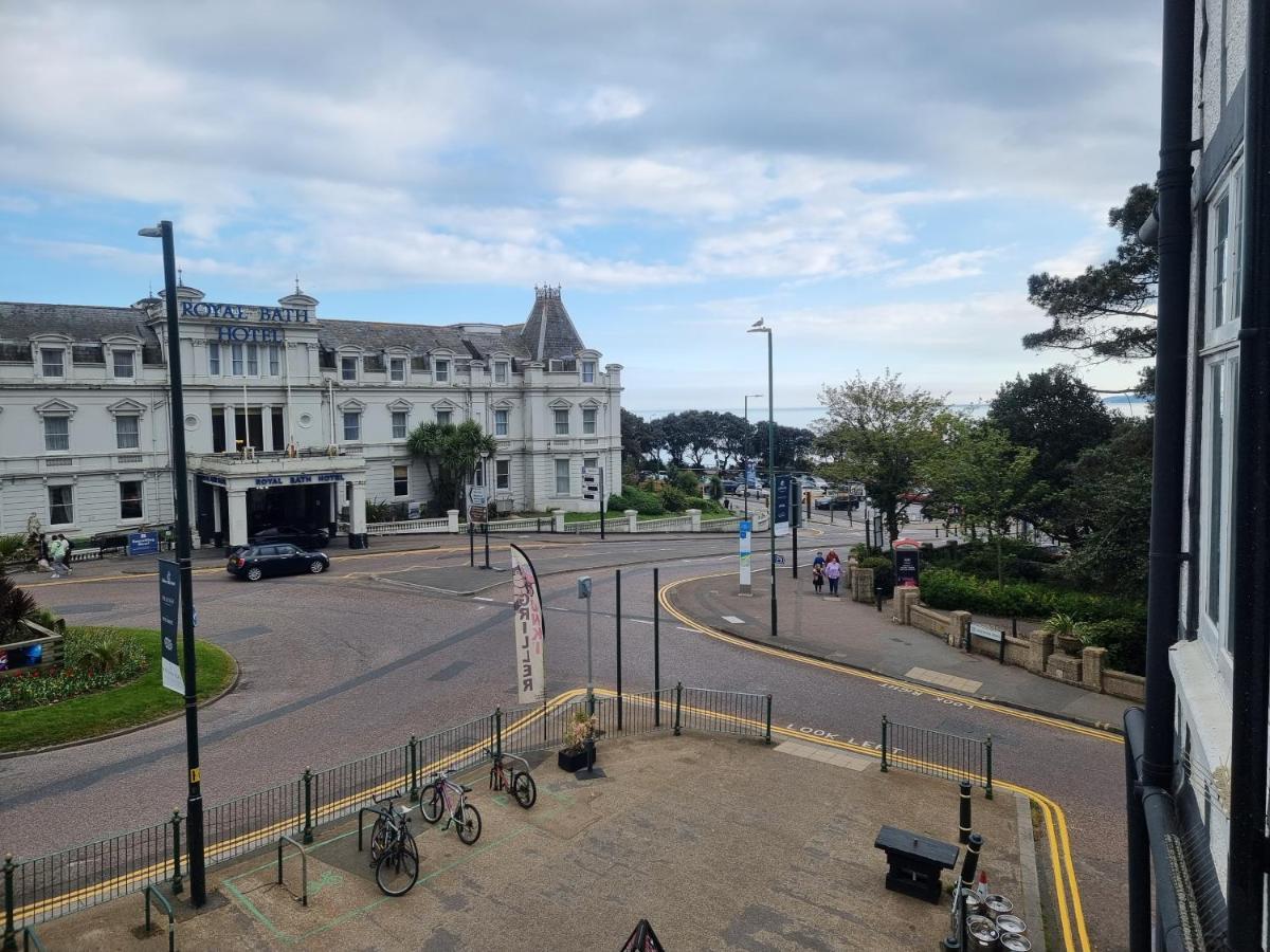 3 Minute Walk To Beach - Couldn't Be Much Closer To Sea Apartment