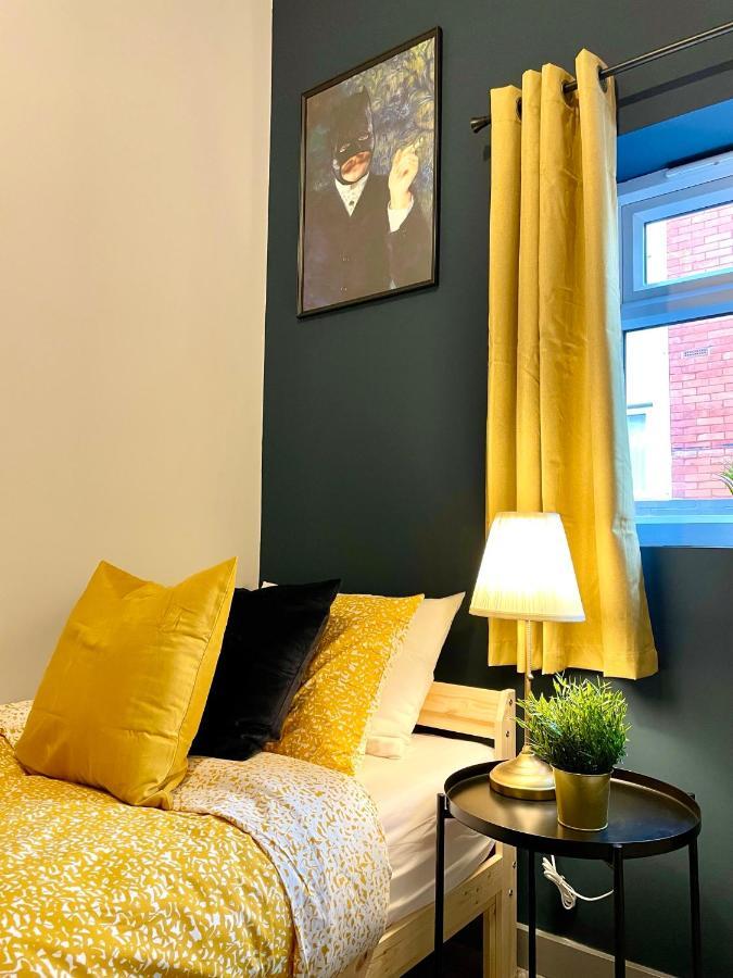 Coastal Charm: Stylish 2-bedroom Near Apartment *
