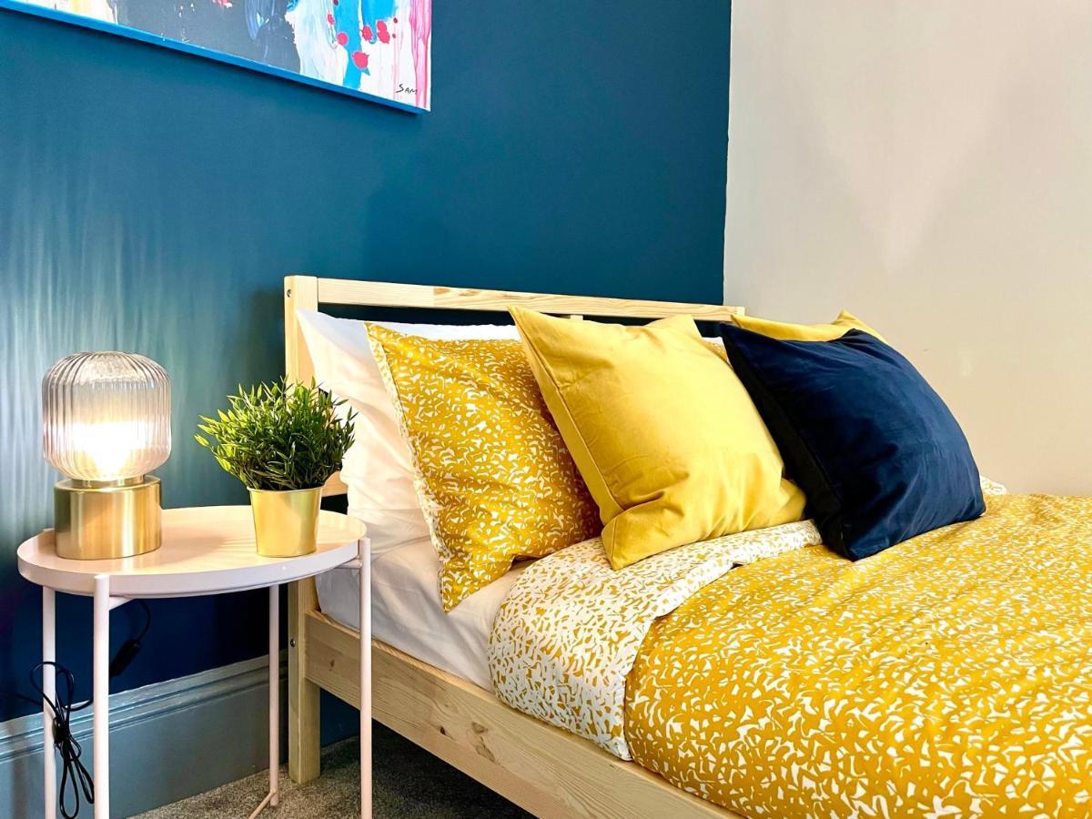 Coastal Charm: Stylish 2-bedroom Near *