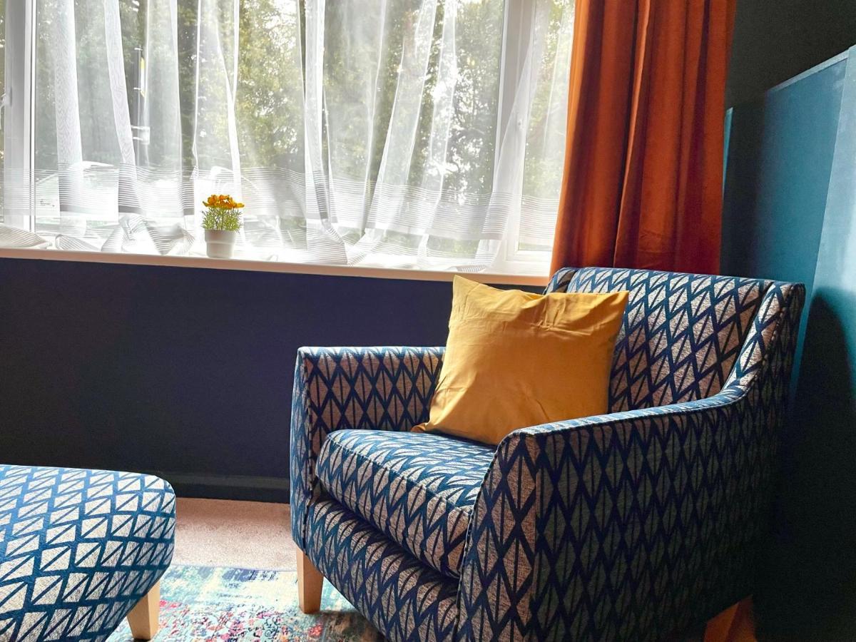 Coastal Charm: Stylish 2-bedroom Near * Bournemouth